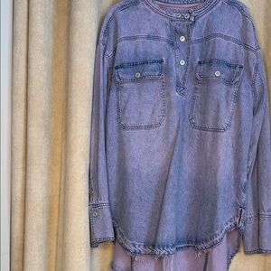We theFree lavender denim shirt, oversized super soft.
Pit to pit 25”